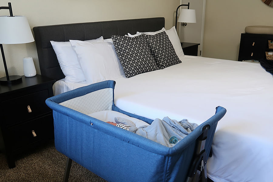 crib in parents room