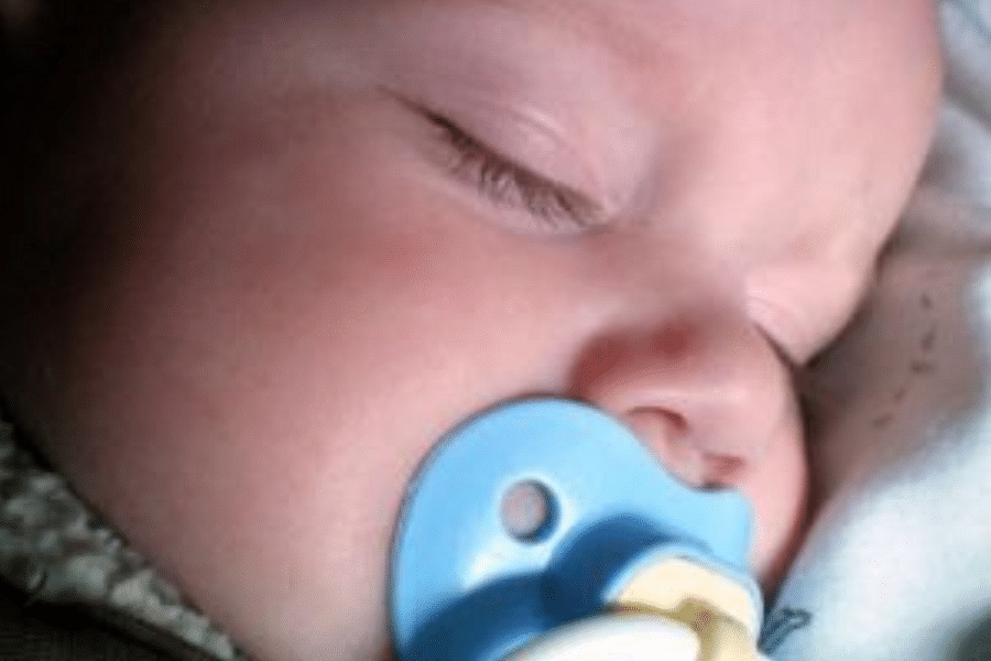 newborn pacifier sleep